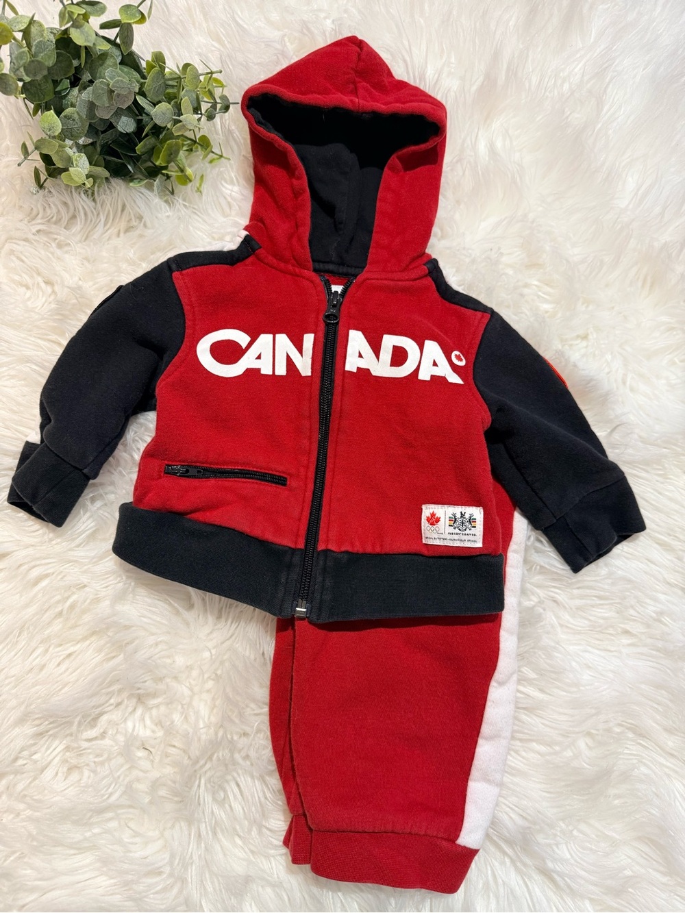 🌿4/$25 • Hudson’s Bay Olympic Canada Red & Black Toddler Hoodie Set